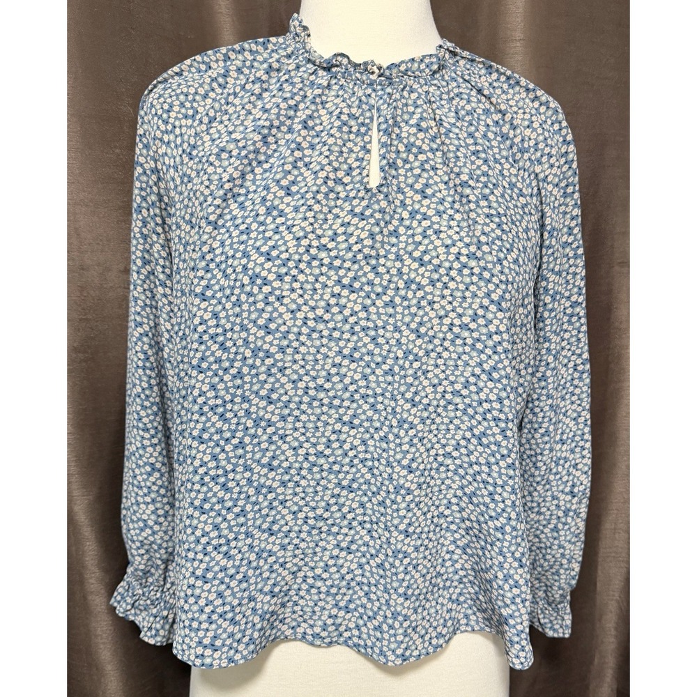 featuring a stand-up collar, long sleeves